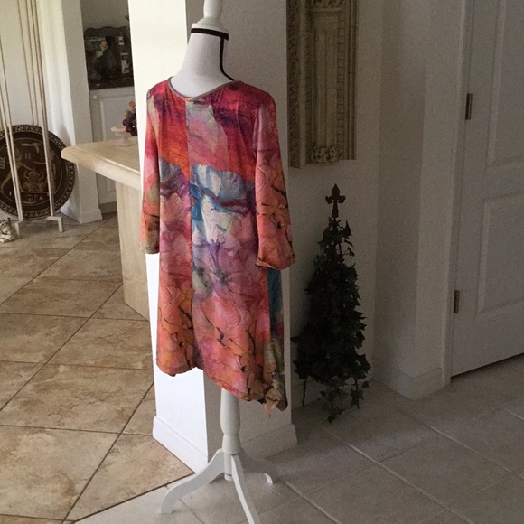 BEAUTIFUL TOP  LOOKS HAND PAINTED, BOUTIQUE - Picture 2 of 2